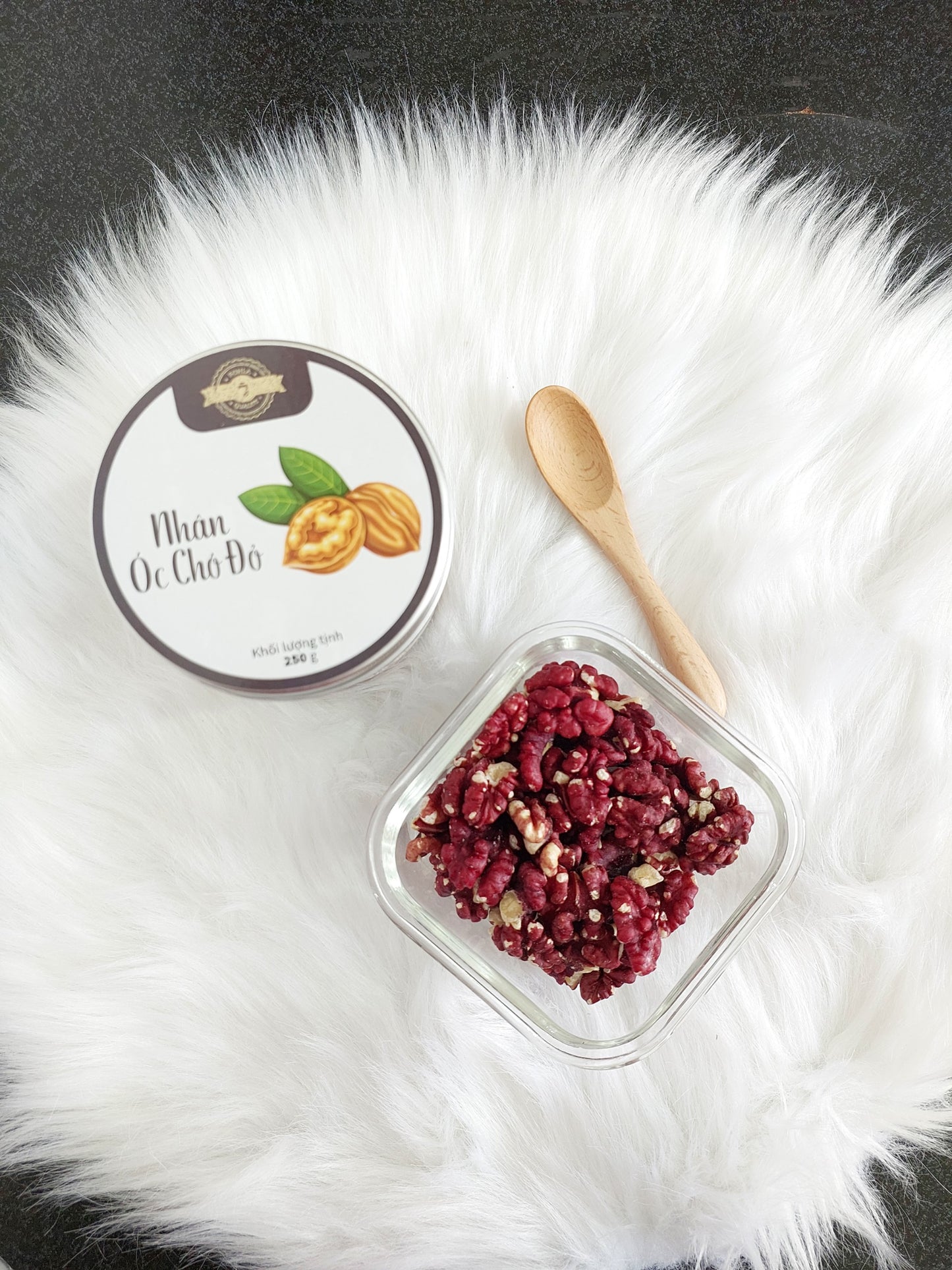 Hạt nhân óc chó đỏ