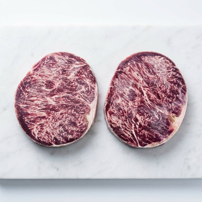 Rib Eye Hokubee vân mỡ wagyu trên nền marble - hình thật